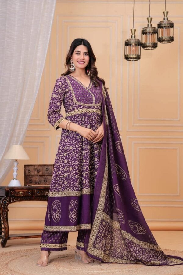 Pretty looking anarkali with embroidery and long dupatta 🌺