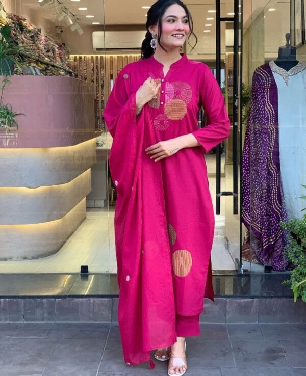 Bollywood actress look suit