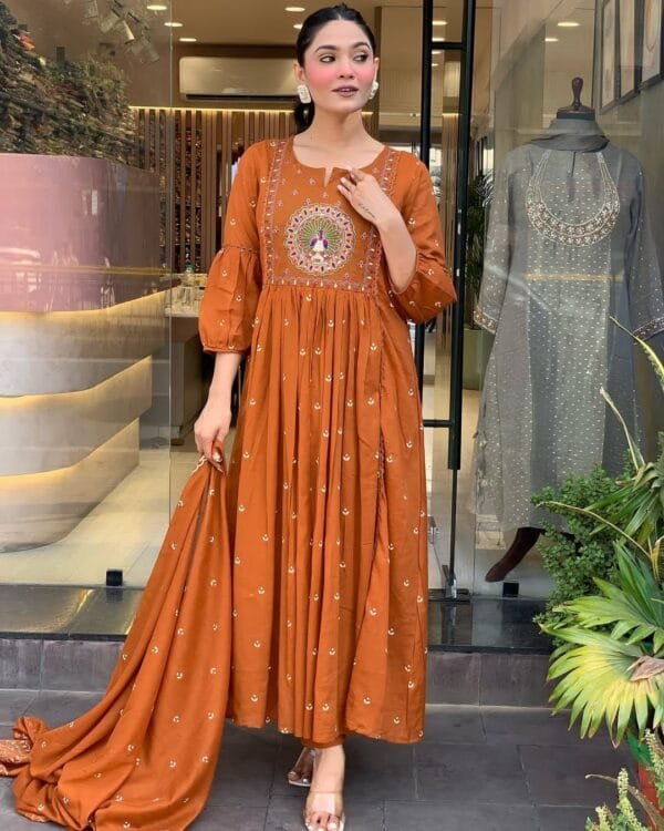 Fashionable anarkali with dupatta 💗