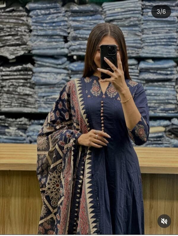 Queen 👑 style anarkali suit